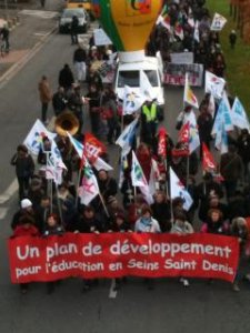 Un millier de manifestants pour un plan de développement de l'Education (…)