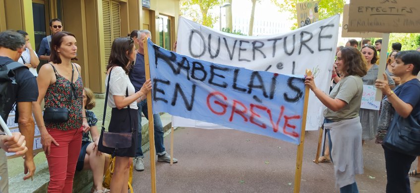 Conditions de rentrée : rassemblement de cinq établissements devant la DSDEN